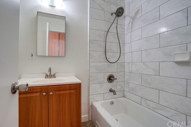 Building Photo - 650 W Florence Ave