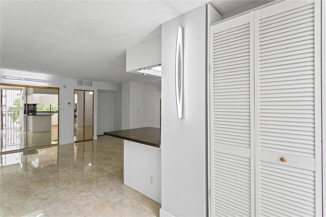 Building Photo - 17021 N Bay Rd