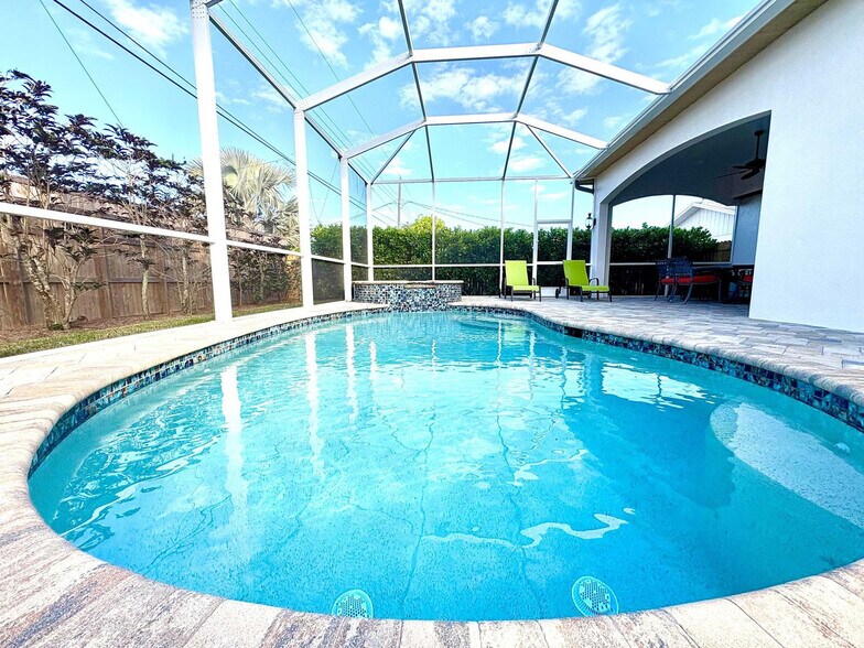 Building Photo - 715 102nd Ave N