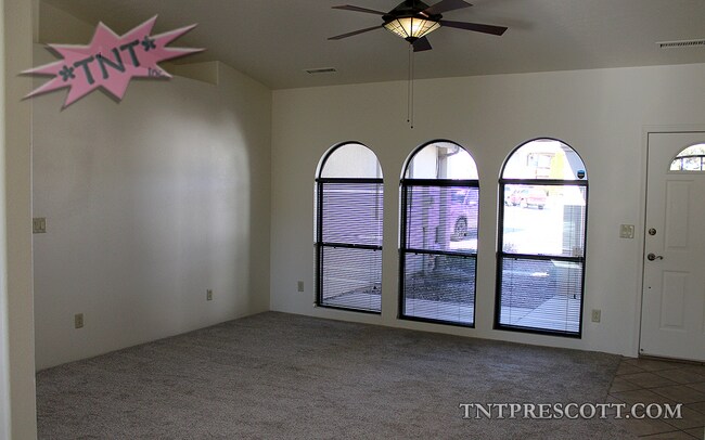 Building Photo - Home in Cliff Rose HOA ~ Winter Special!!