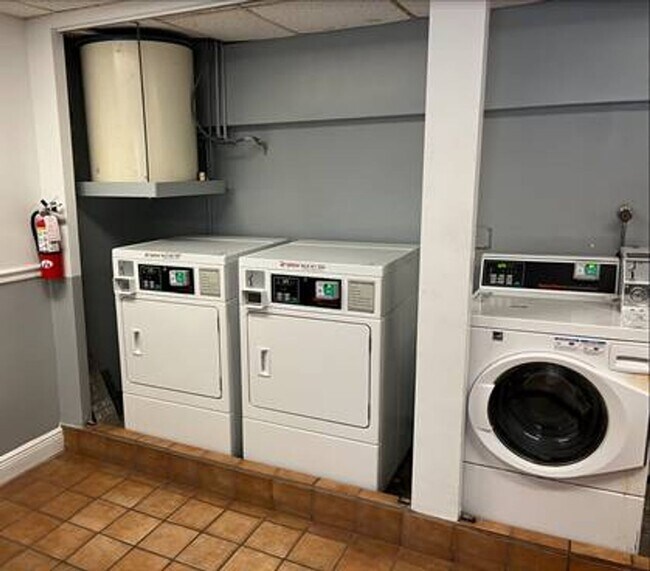 Building Photo - Location, Location, Location! 1 Bedroom/1 Bathroom in Miami Beach!