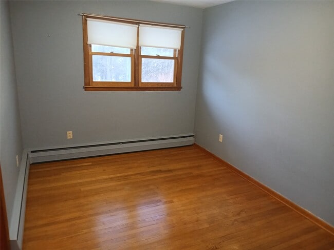 Building Photo - 5 Meadow Brook Ln