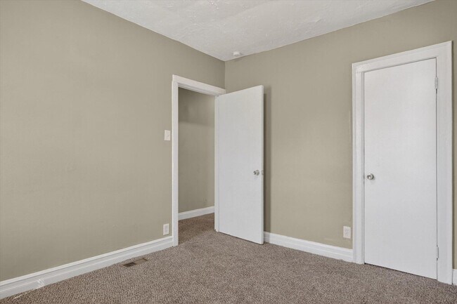 Building Photo - 3825 Waverly St