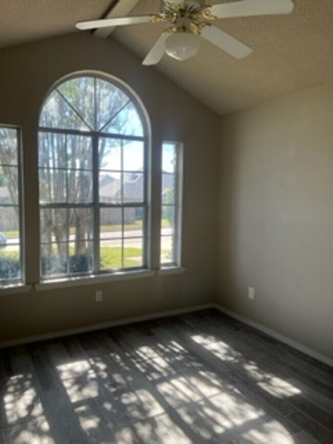 Building Photo - 5713 Remington Way