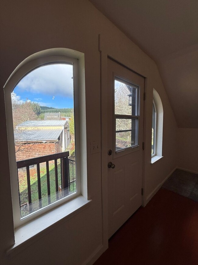 Building Photo - Monroe Four Bedroom on Acreage - Rare Find! $500 Off Move In Costs