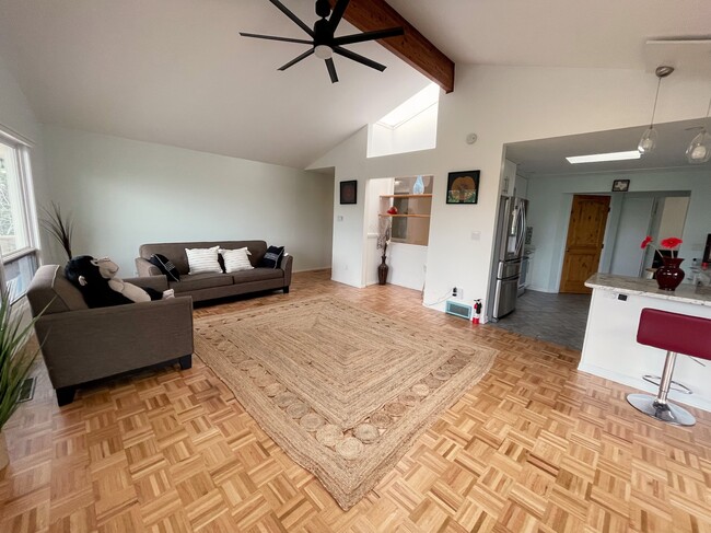 Building Photo - 104 S Tumbleweed Trail