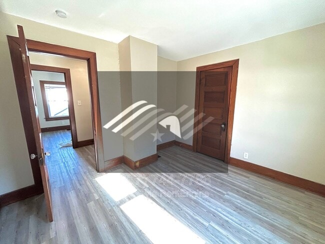 Building Photo - 2806 S Smithville Rd