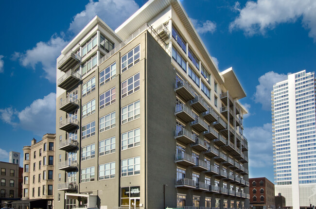 Primary Photo - 770 W Gladys Ave