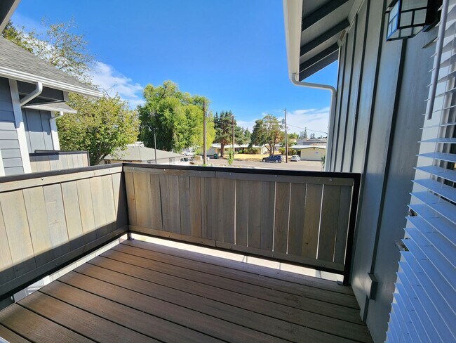 Building Photo - $500 MOVE IN SPECIAL - FREE RENT - Beautiful Brand New Modern Apartment Homes in Keizer