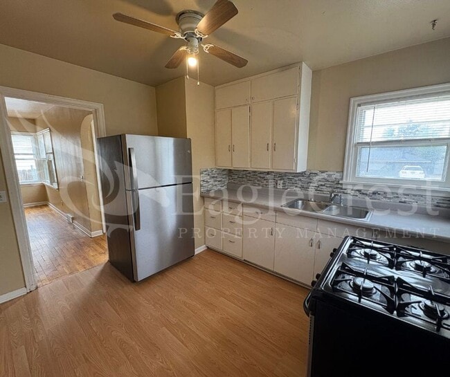 Building Photo - Three Bedroom, Two Bathroom House Located ...