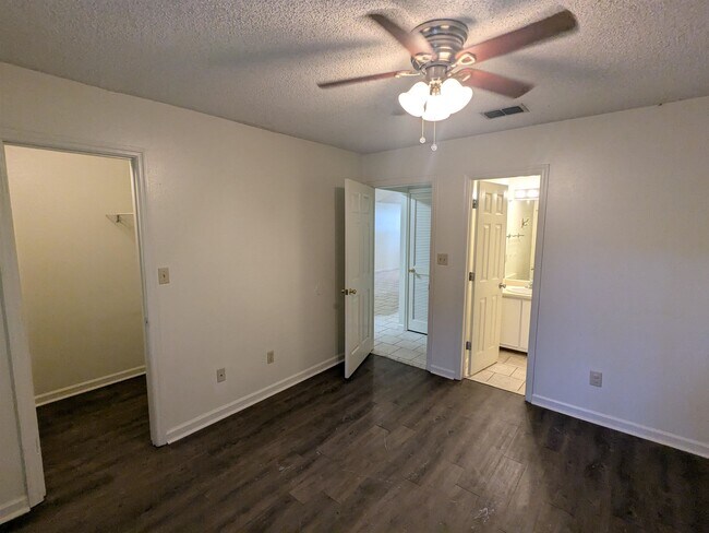 Building Photo - 2756 Oak Park Ct