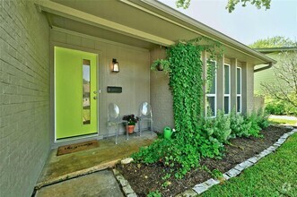 Building Photo - 2301 Village Cir
