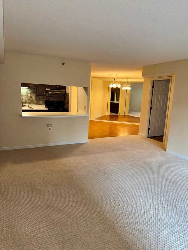 Building Photo - 2 Bedroom 2 Bathroom Condo Available for Rent