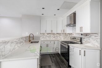 Building Photo - Penthouse Luxury Living with Stunning View...