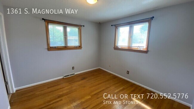 Building Photo - 1361 S Magnolia Way