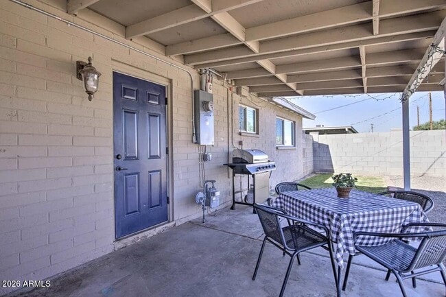 Building Photo - 609 S Priest Dr