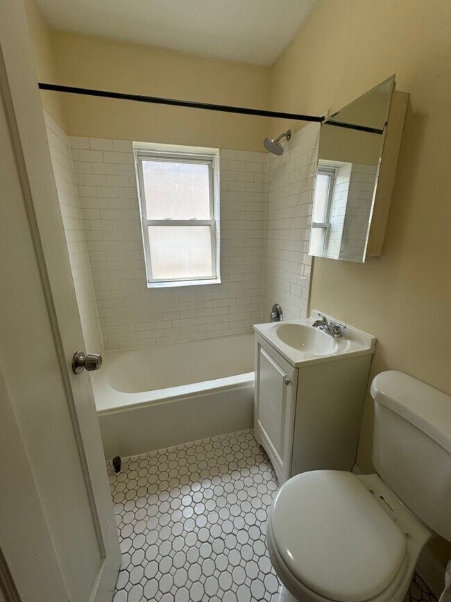 Building Photo - 6214 N Mozart St