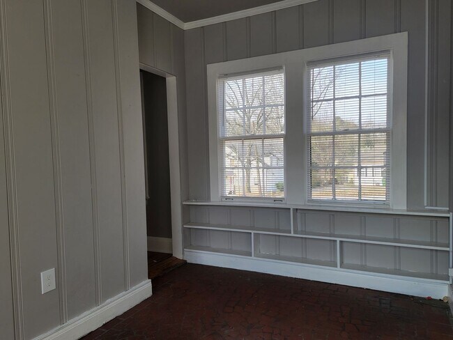 Building Photo - Charming Craftsman in the Heart of Atlanta...