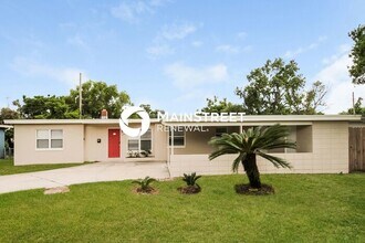 Building Photo - 3 Bedroom Pet-Friendly Home in ORLANDO, FL with Main Street Renewal