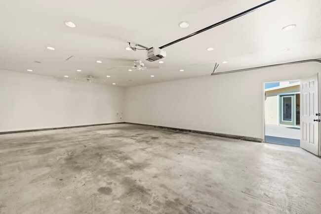 Building Photo - 1677 Sandos St