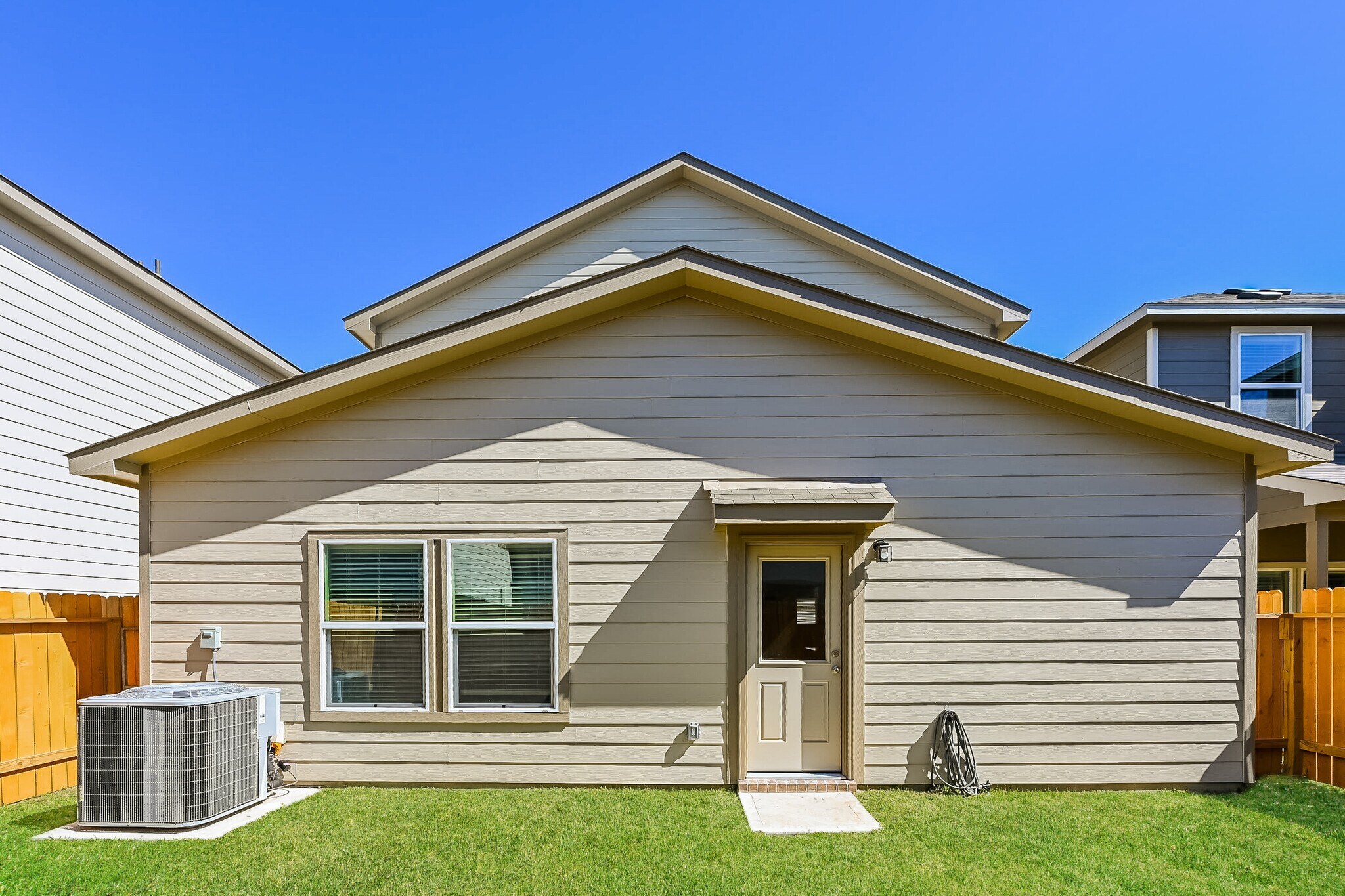 Building Photo - 7927 Cypress Country Dr