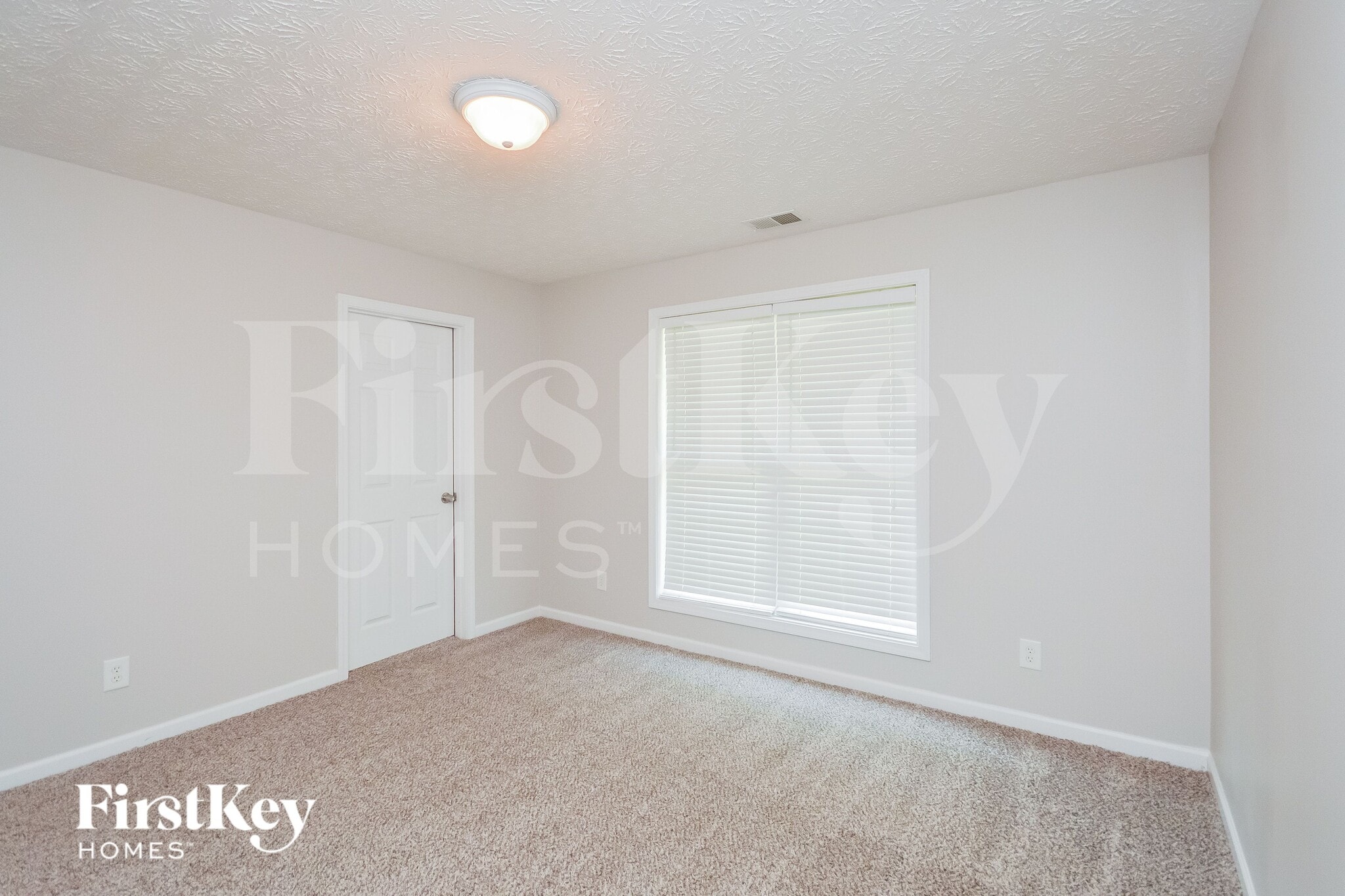 Building Photo - 6061 Fairington Farms Ln