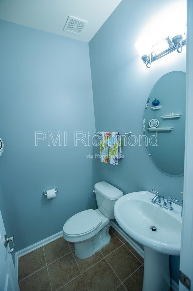 Building Photo - 2200 Thomas Kenney Dr