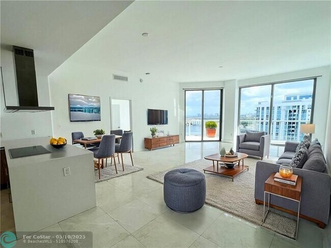 Building Photo - 17301 Biscayne Blvd