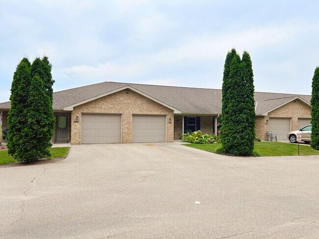 Building Photo - 363 Meadow View Rd