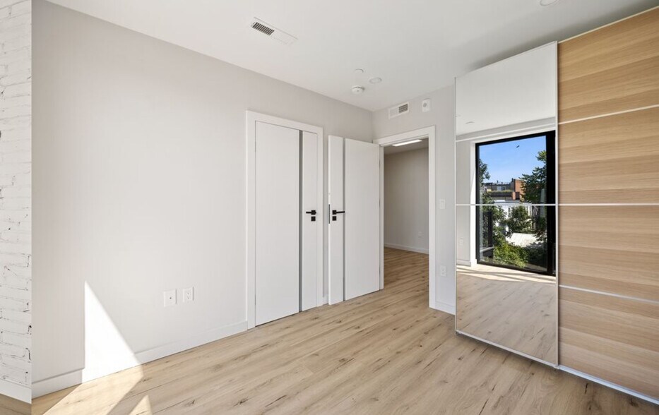 Building Photo - 17 Willow St