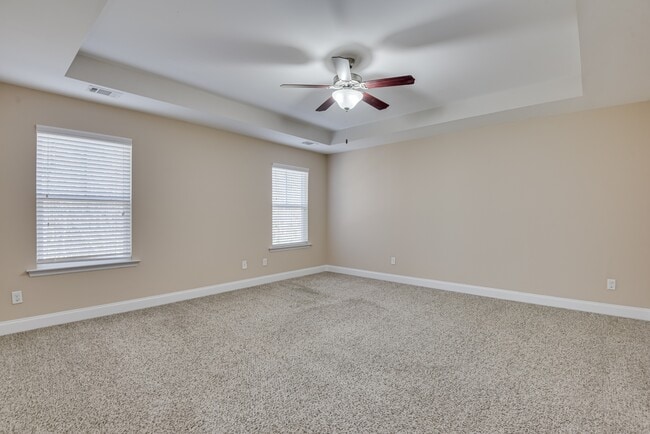 Building Photo - 926 Linsmore Ave