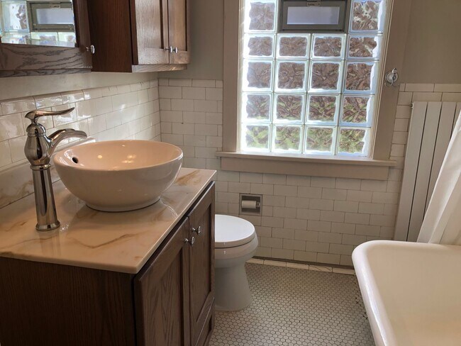 Building Photo - Beautifully Rehabbed Central Oakmont apart...