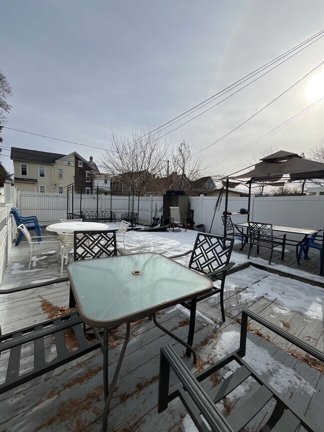 Building Photo - 2280 Main St