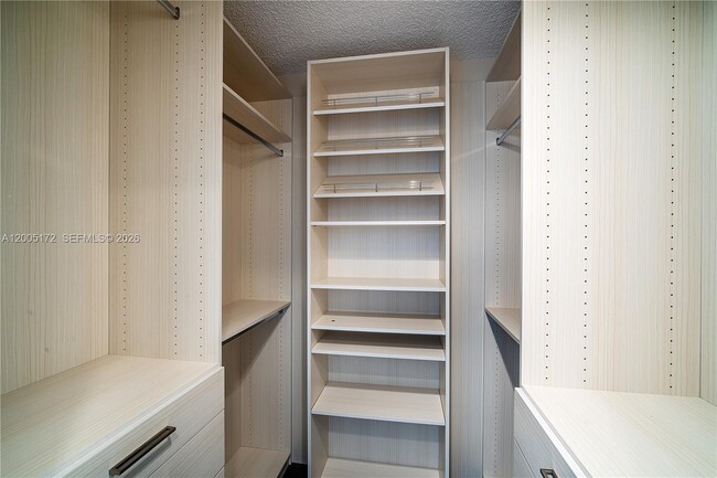 Building Photo - 701 Brickell Key Blvd