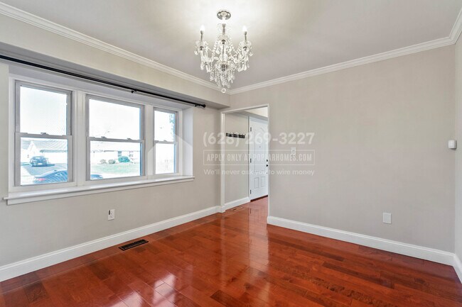 Building Photo - 2511 Kitmore Ln