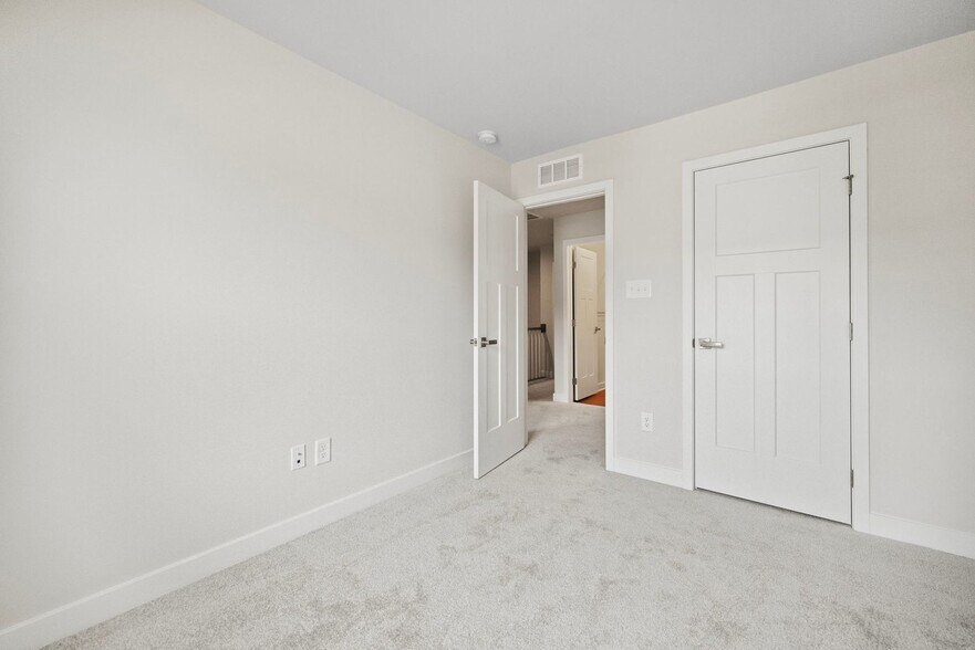 Building Photo - 10916 Genito Sq Dr