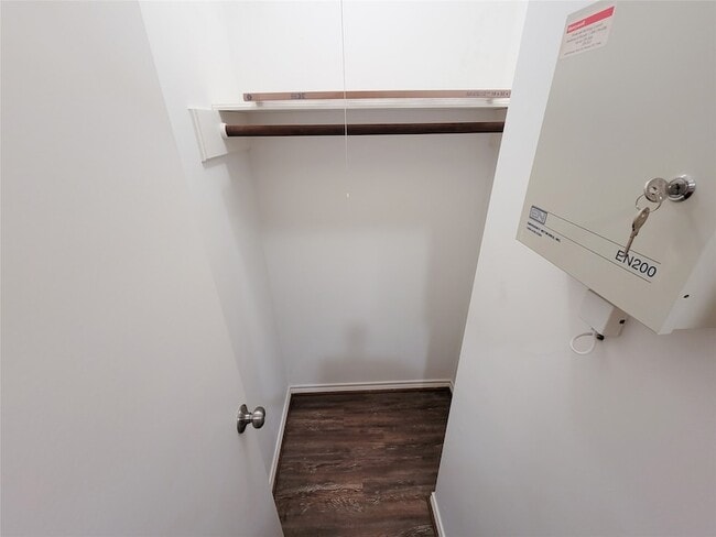 Building Photo - 6606 Brittany Park Ln