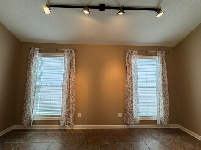 Building Photo - Cozy 2/2 House in Cartersville- $1,695