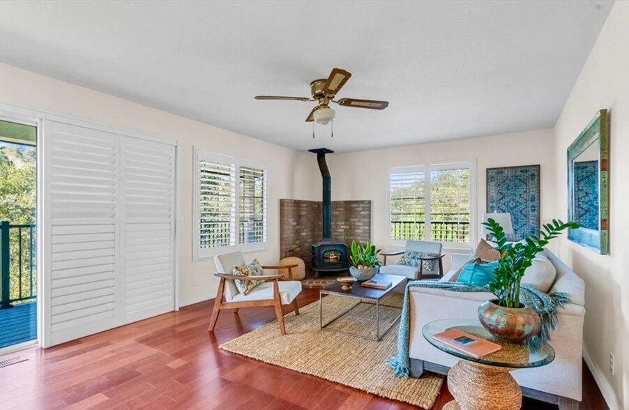 Family Room (note: lighted ceiling fan has been updated). - 221 Appy Way