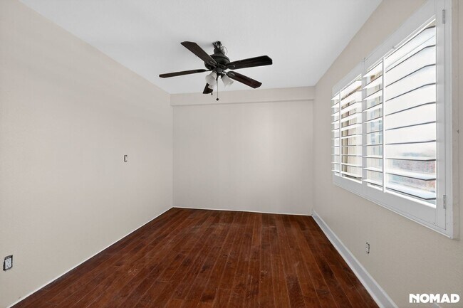 Building Photo - Bright & Modern 2-Bed Home with Ocean Glimpses in Prime Vista Location