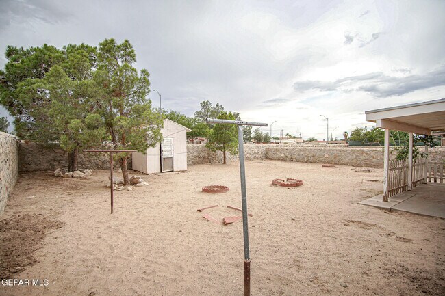Building Photo - 8548 Arboleda Dr