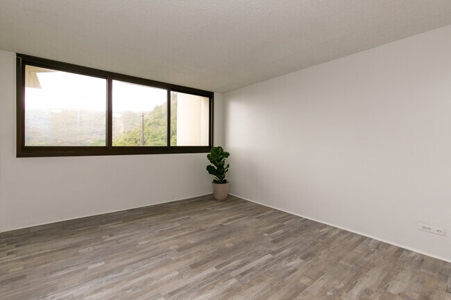 Building Photo - 250 Kawaihae St