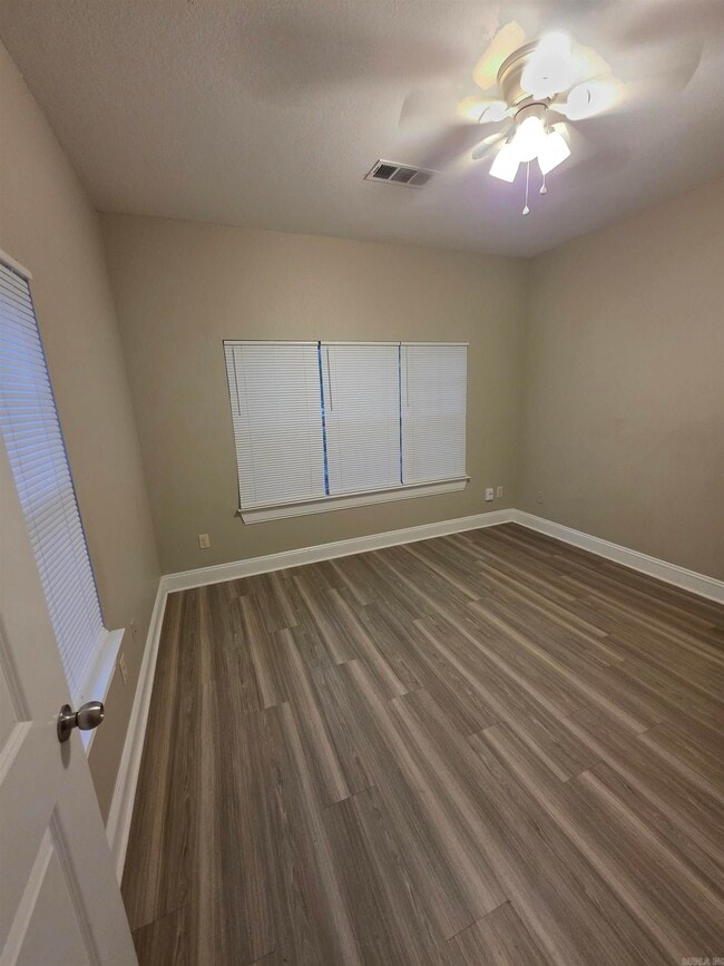 Building Photo - 1217 Sadie Dr