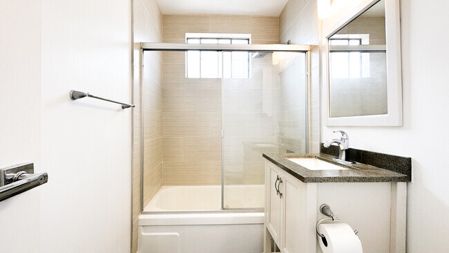 Building Photo - 319 Heliotrope Dr