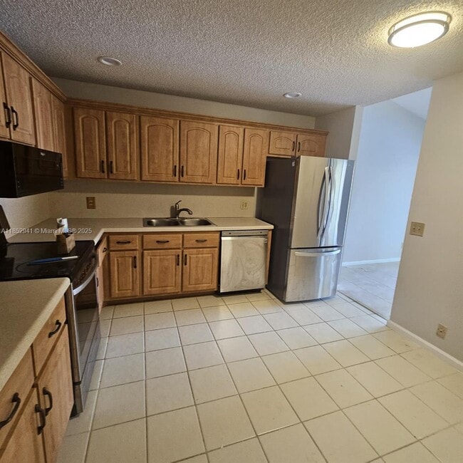 Building Photo - 5621 Coach House Cir
