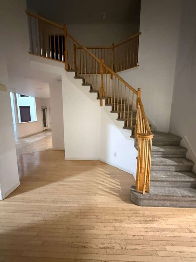 Building Photo - Stunning Home with Private Pool in Manchester