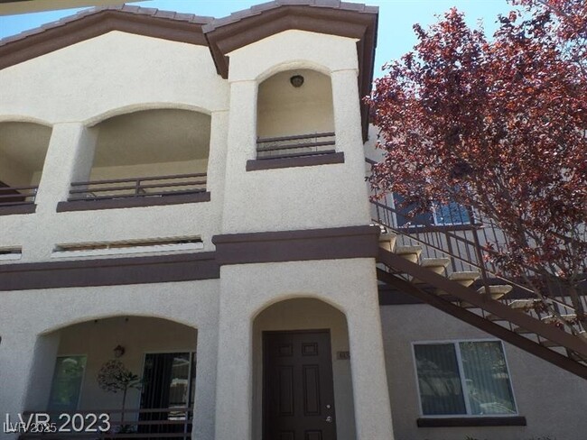 Primary Photo - 2291 W Horizon Ridge Pkwy