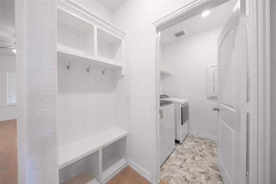 Building Photo - 1708 Blackbird Ln