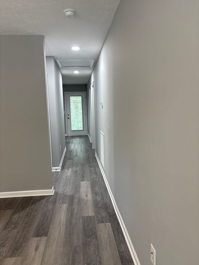 Building Photo - Newer Duplex Located Near the Heart of Tullahoma!