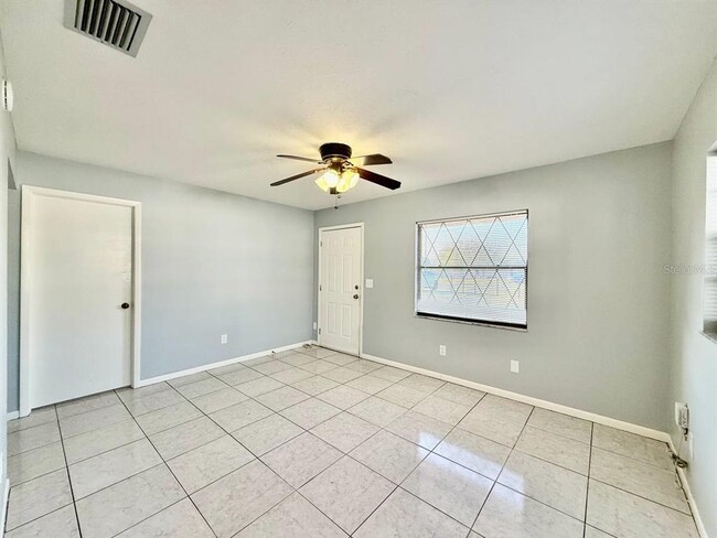 Building Photo - 10812 Hannaway Dr